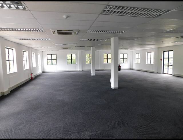 1,049M² OFFICE TO LET IN HYDE PARK